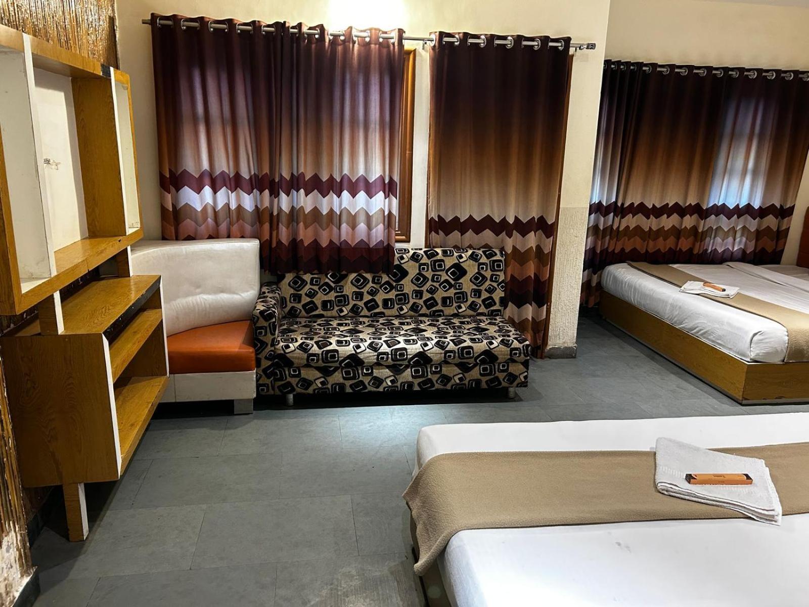 Hotel Empire Ujjain Esterno foto