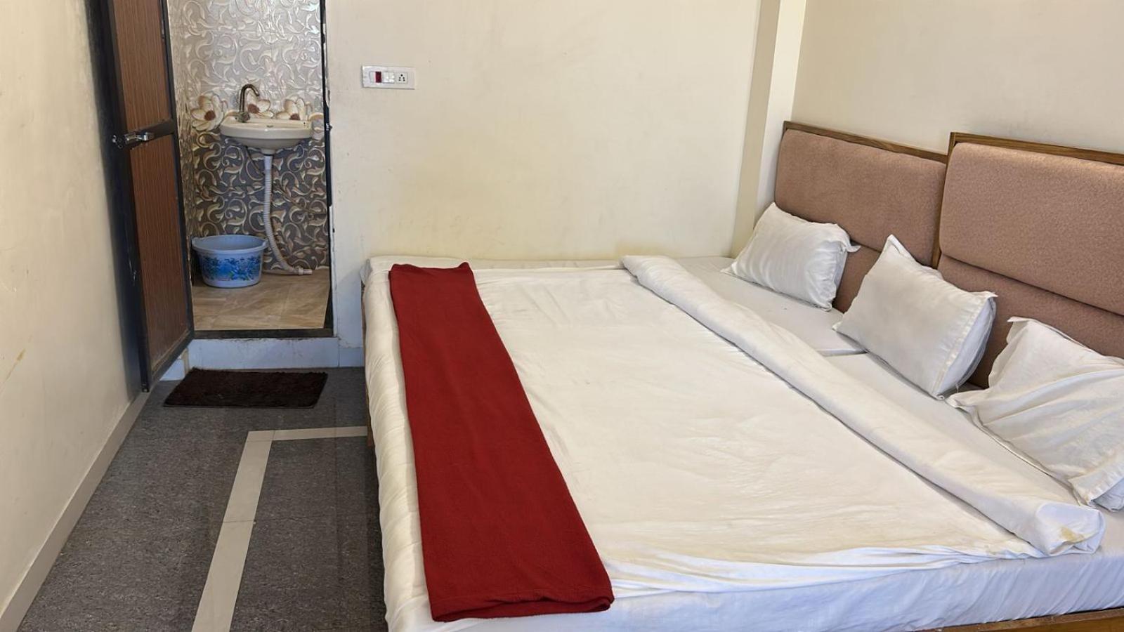 Hotel Empire Ujjain Esterno foto