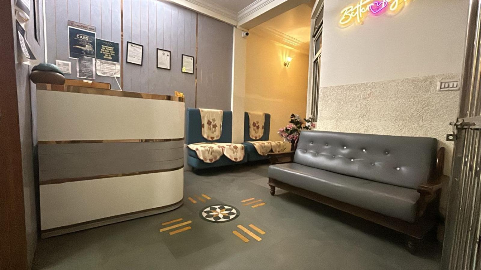 Hotel Empire Ujjain Esterno foto