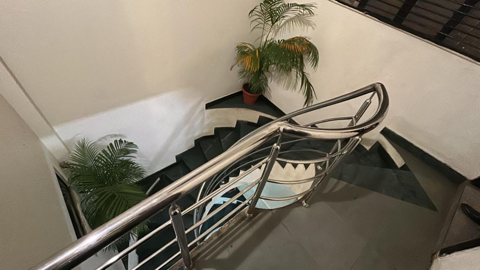 Hotel Empire Ujjain Esterno foto