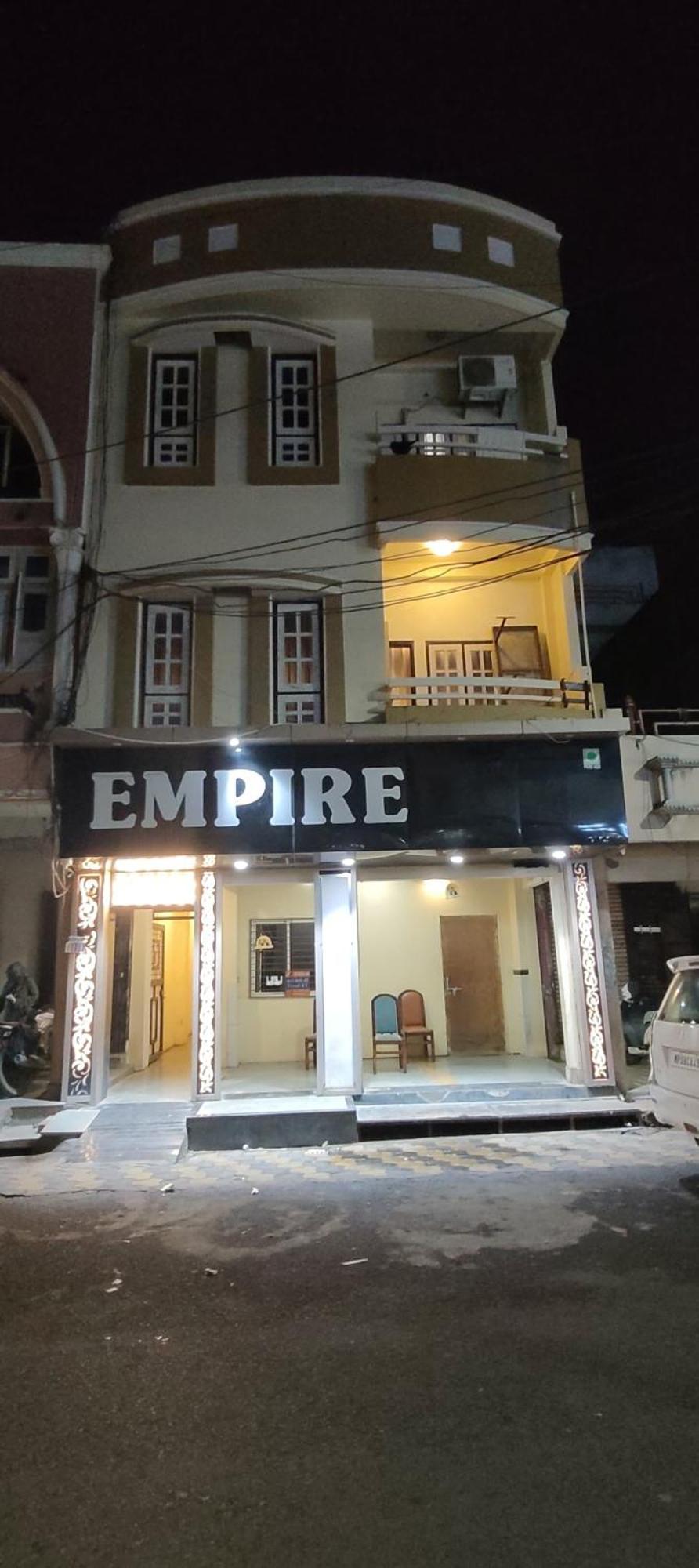 Hotel Empire Ujjain Esterno foto